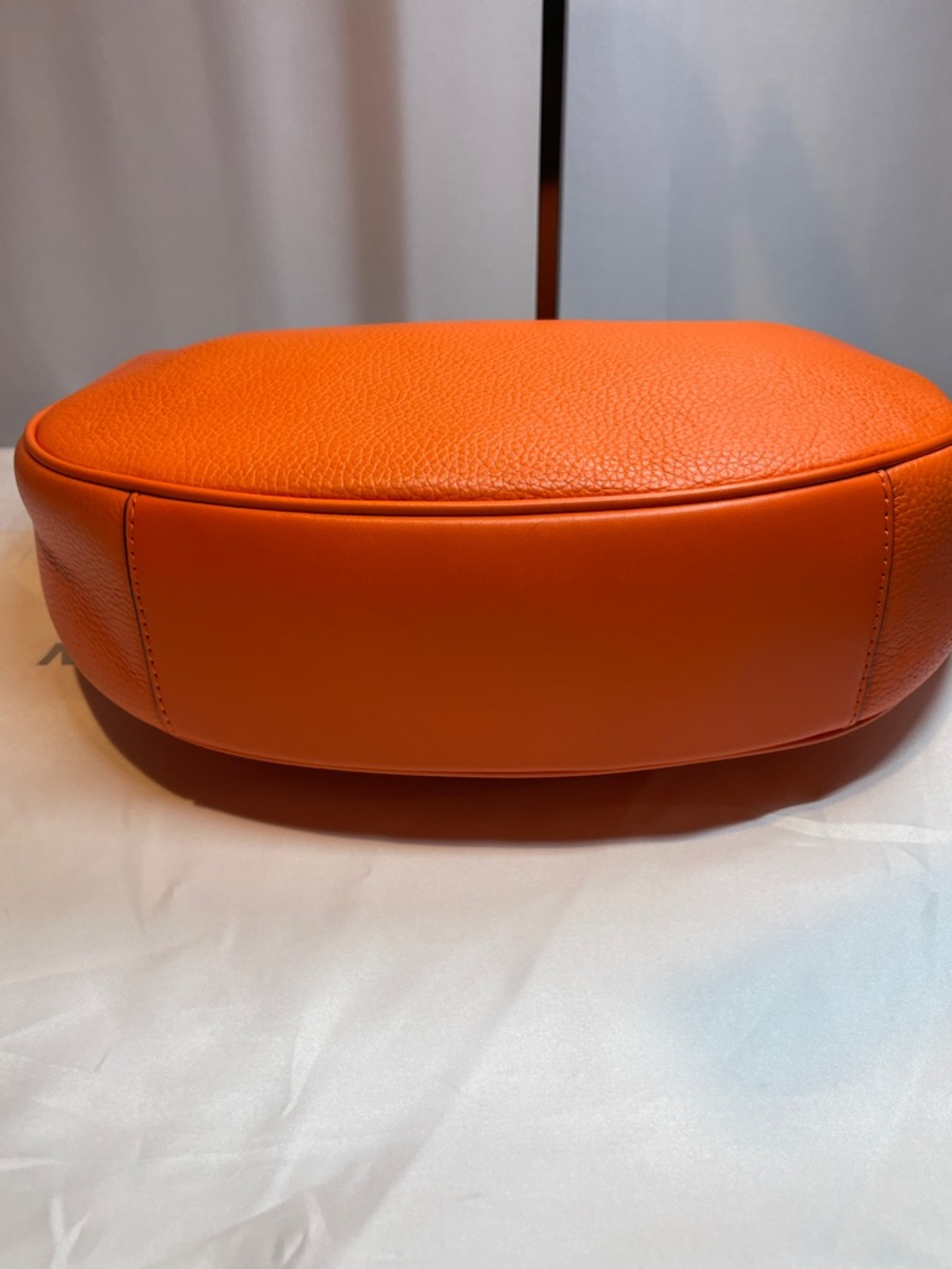 Michael Kors Dover Large Leather Shoulder Bag - Picture 8 of 14